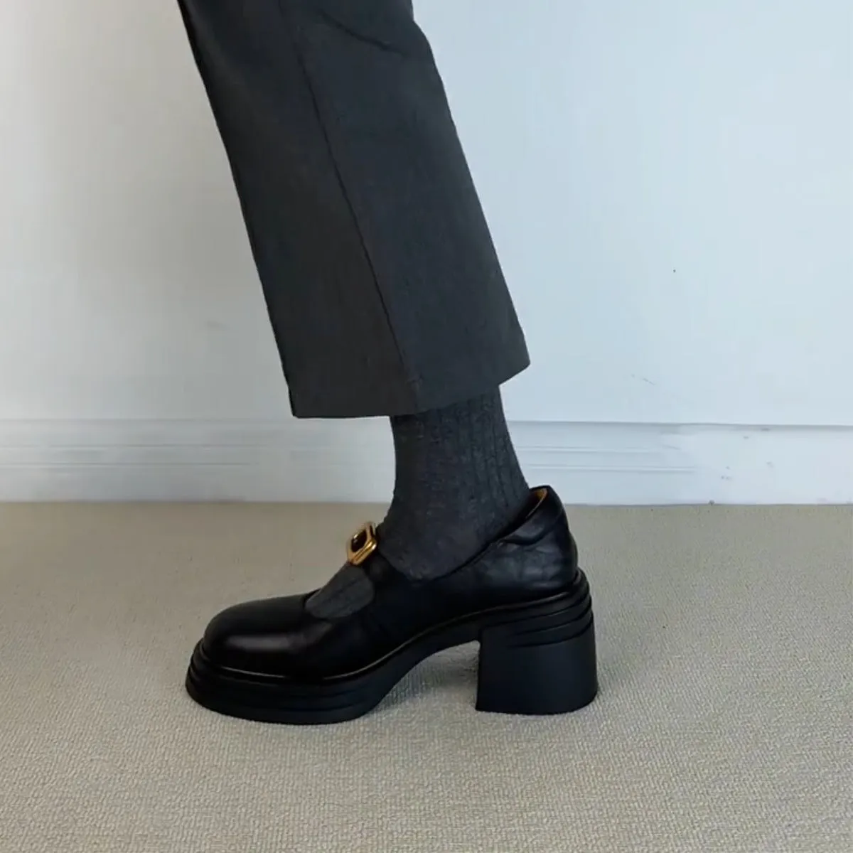 2025  Small commuter versatile heightening loafer single shoes women's retro word with thick sole round head small leather shoes