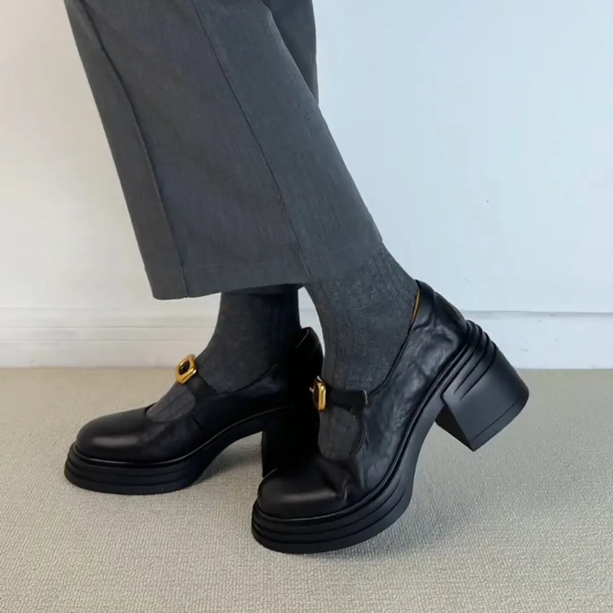 2025  Small commuter versatile heightening loafer single shoes women's retro word with thick sole round head small leather shoes