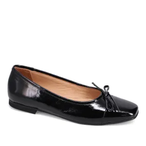 Bueno EZRA Ballet Flat in Black Patent