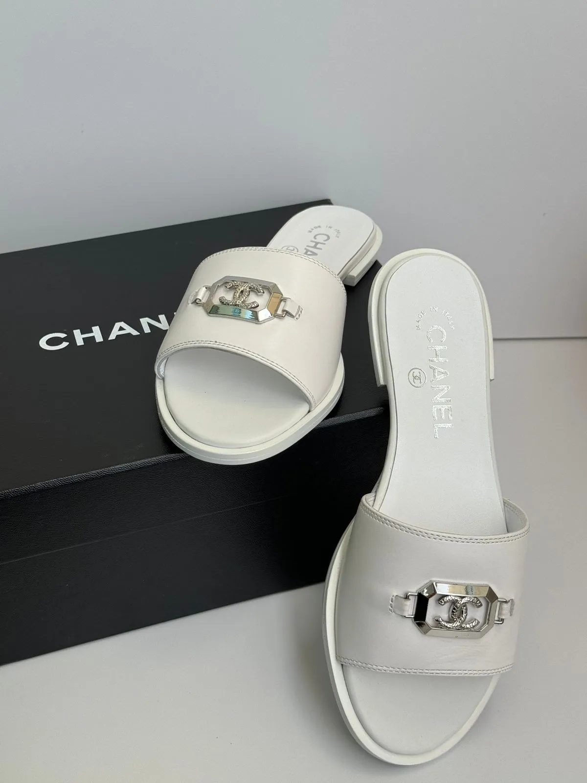 CH Open Toe Plain Formal Style Logo Shoes