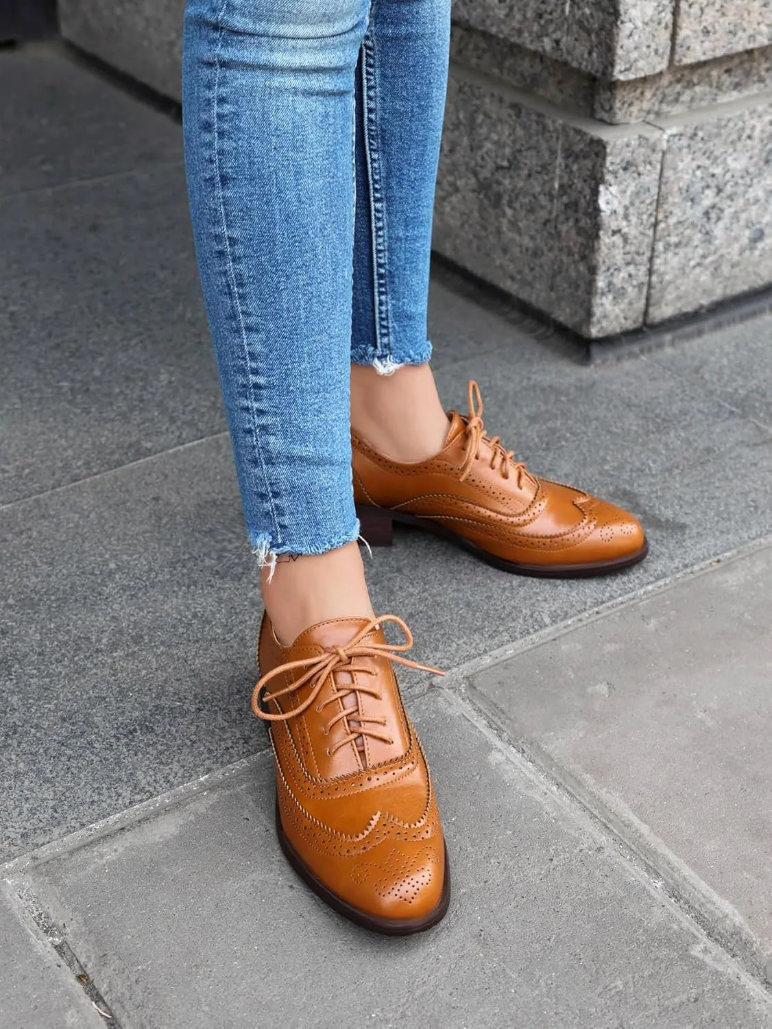 Lace-up Wingtips Oxford Shoes for Women Cutout Brogues Saddle Shoes