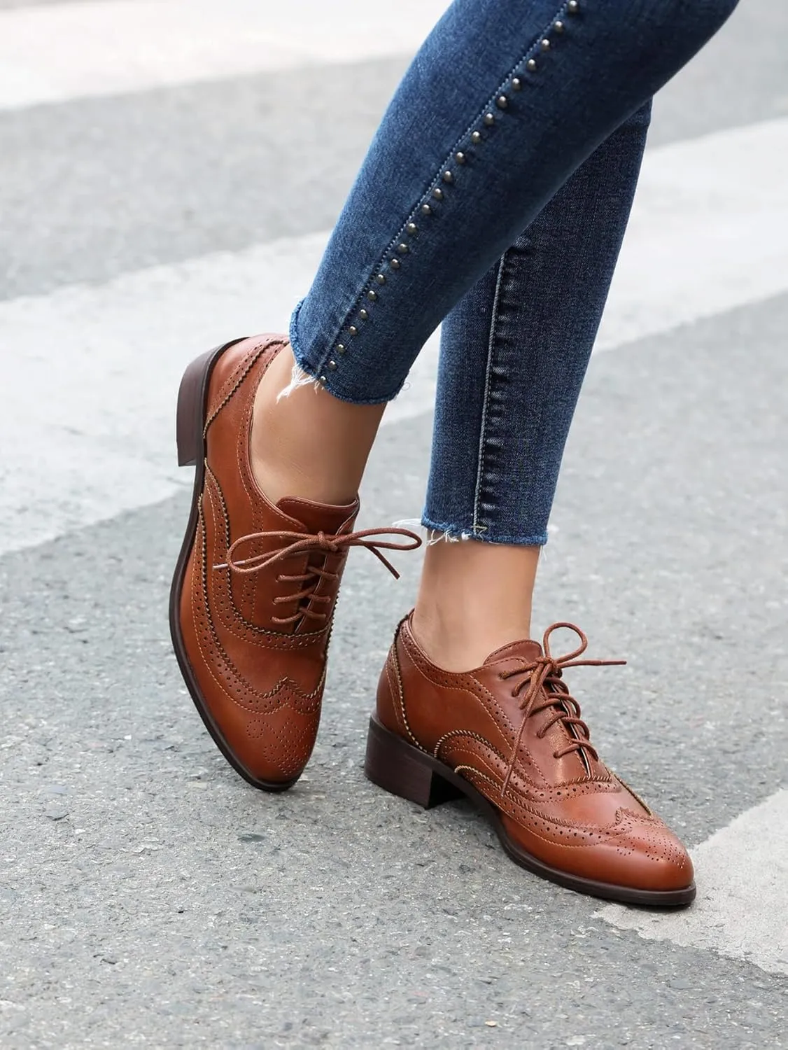 Lace-up Wingtips Oxford Shoes for Women Cutout Brogues Saddle Shoes