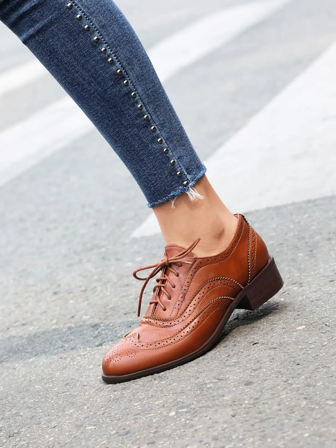 Lace-up Wingtips Oxford Shoes for Women Cutout Brogues Saddle Shoes