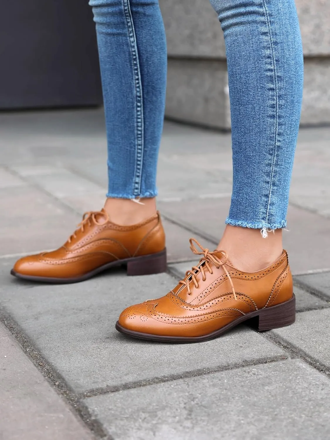 Lace-up Wingtips Oxford Shoes for Women Cutout Brogues Saddle Shoes