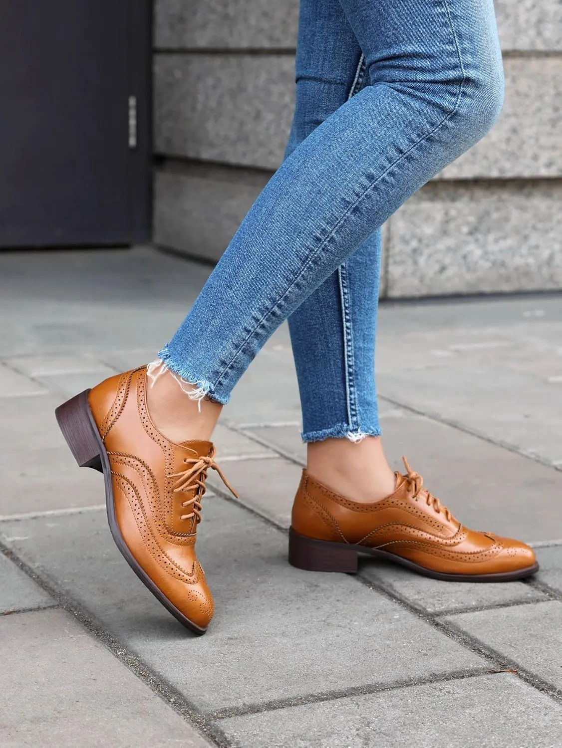 Lace-up Wingtips Oxford Shoes for Women Cutout Brogues Saddle Shoes