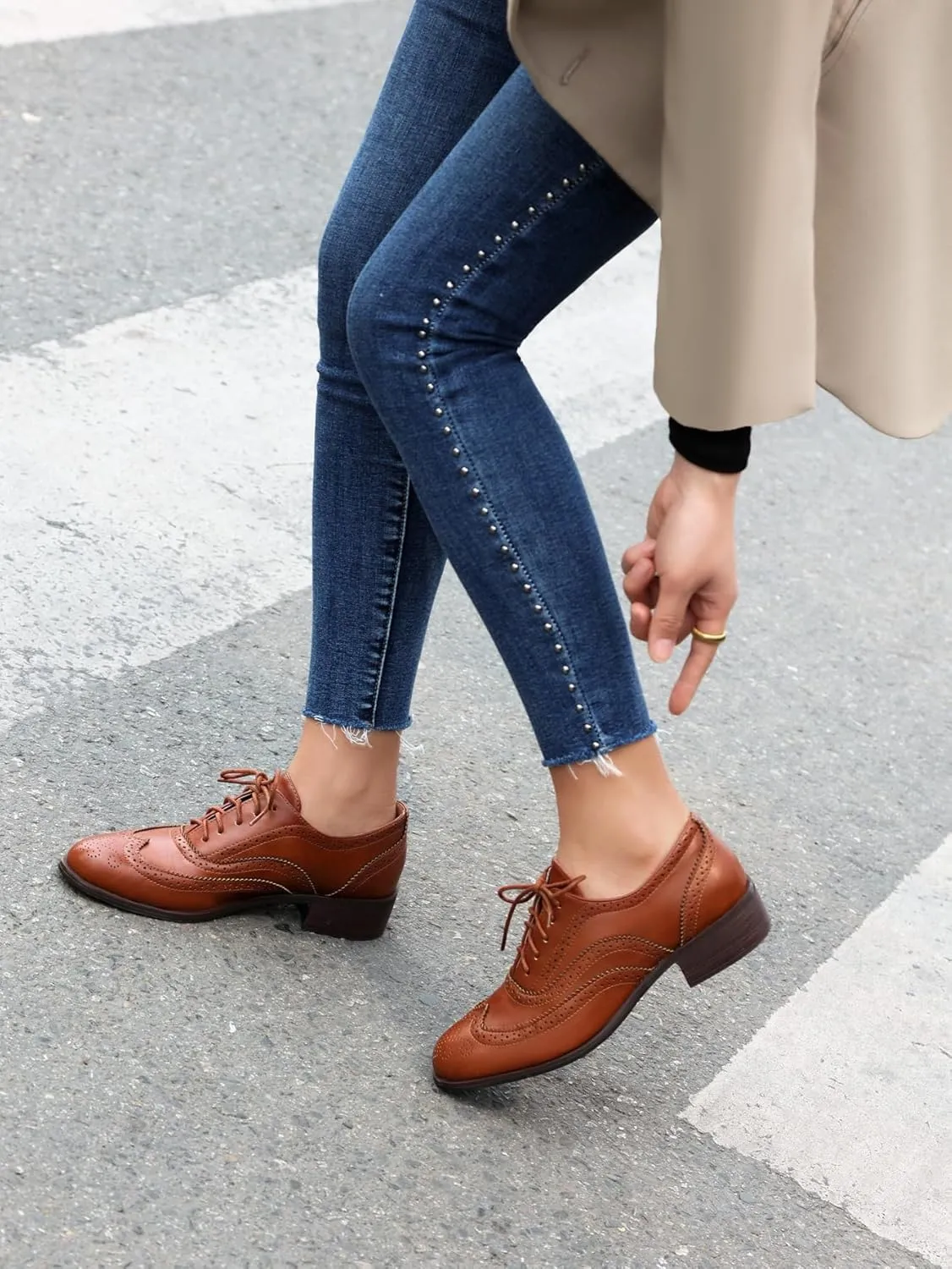 Lace-up Wingtips Oxford Shoes for Women Cutout Brogues Saddle Shoes