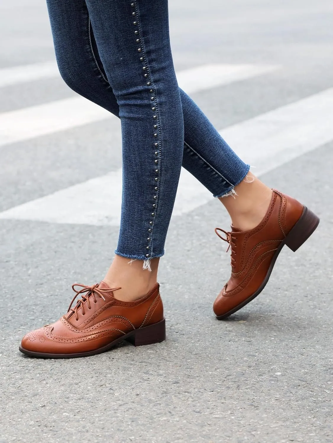 Lace-up Wingtips Oxford Shoes for Women Cutout Brogues Saddle Shoes