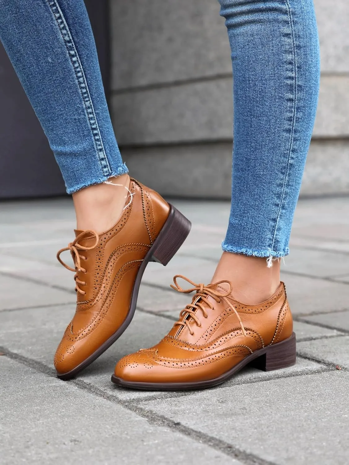 Lace-up Wingtips Oxford Shoes for Women Cutout Brogues Saddle Shoes