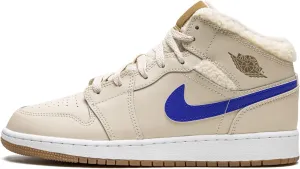 Nike Women's WMNS Air Jordan 1 Mid Trainers, Beige, 7.5