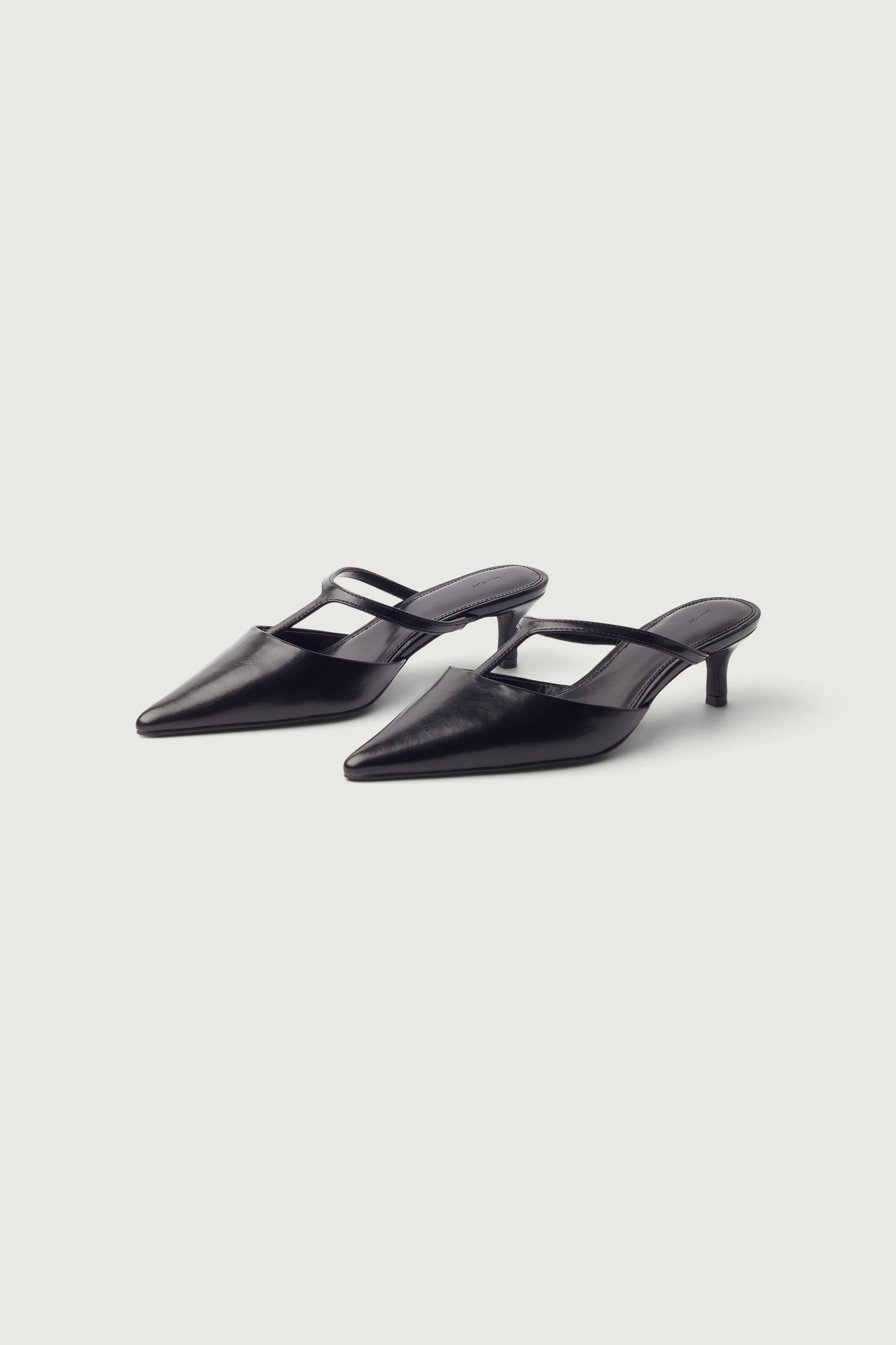 POINTED TOE STRAPPY HEEL