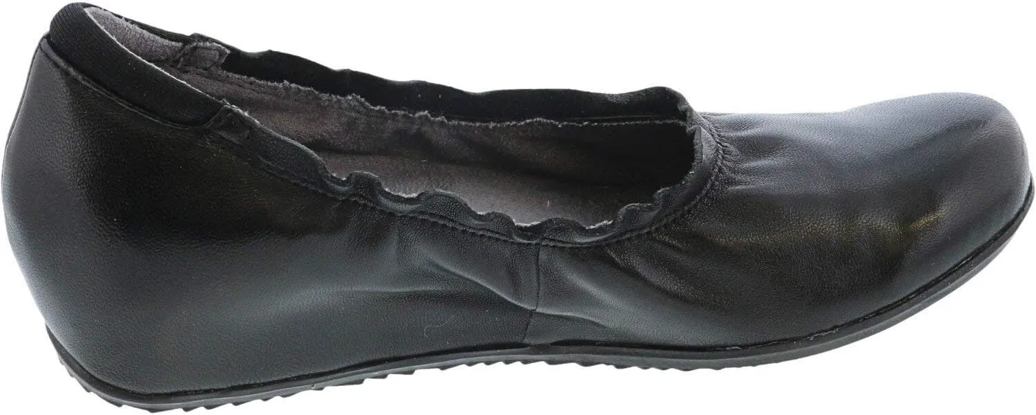 SoftWalk Women's Wish Flat