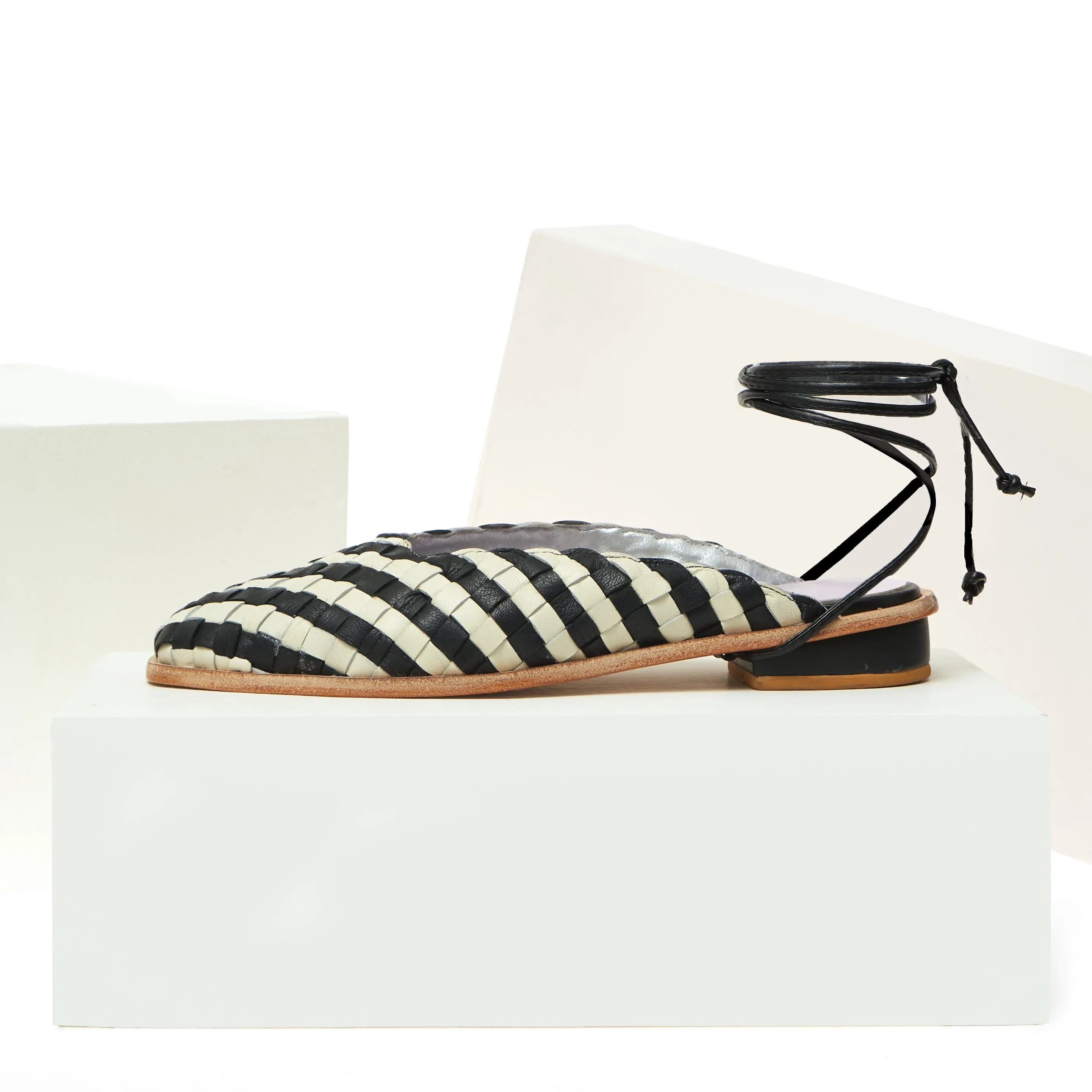 St Tropez Tresse Black and White
