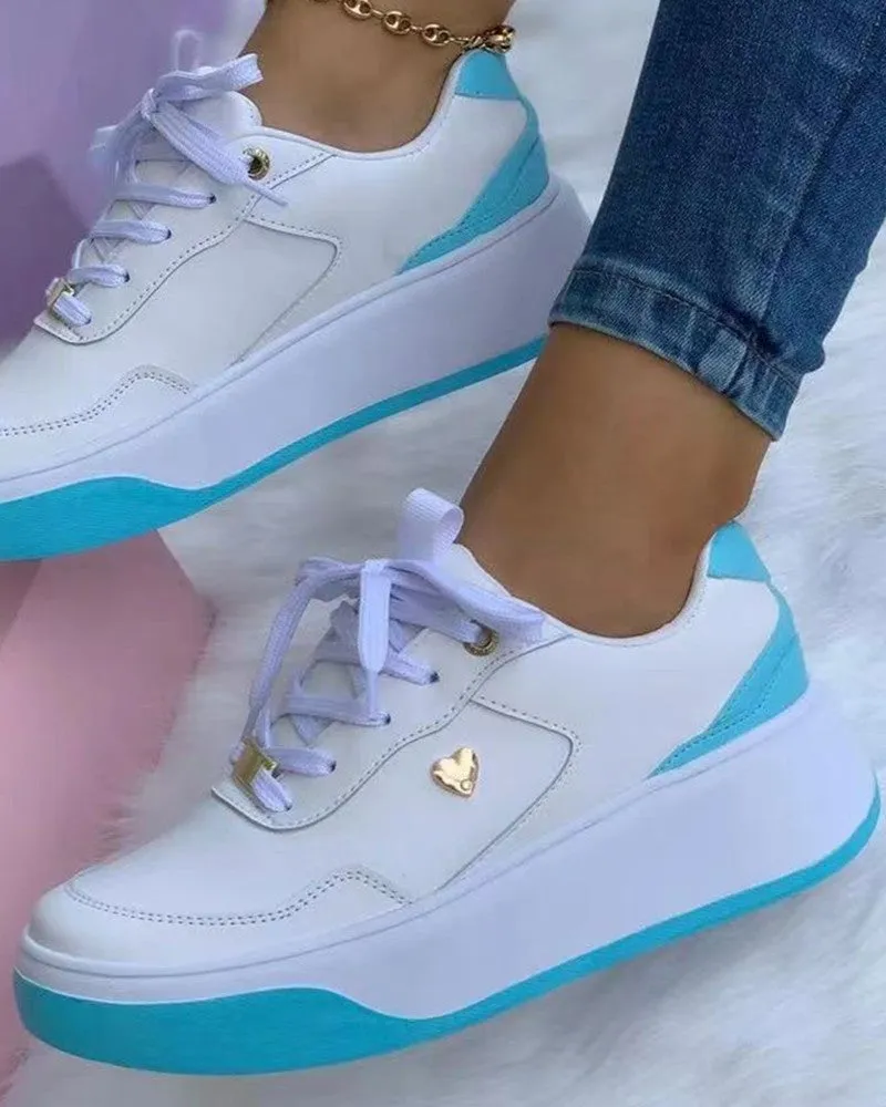 Timeless and supportive orthopedic Sneakers
