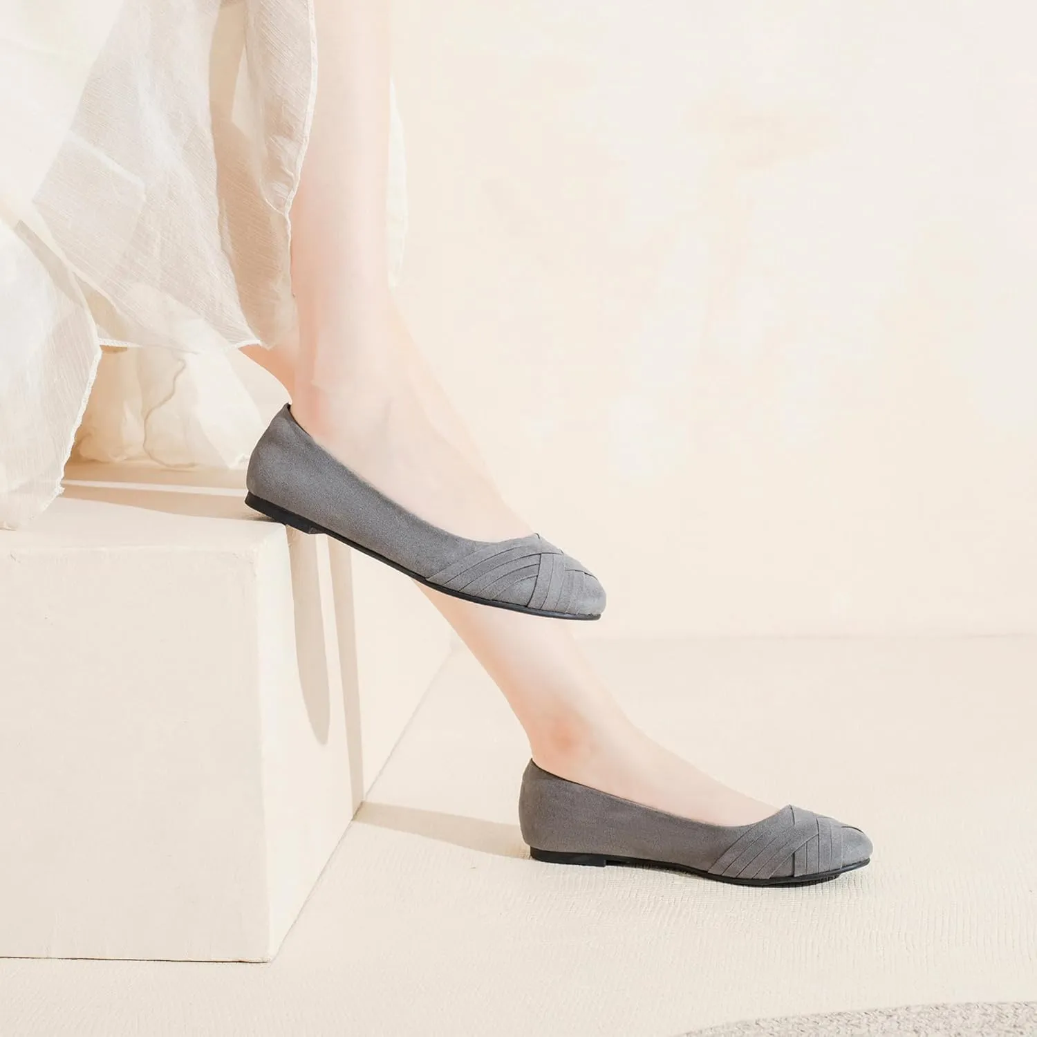 Veittes Women's Wide Width Flat Shoes, Comfortable Casual Round Toe Classy Design Ballet Flats.