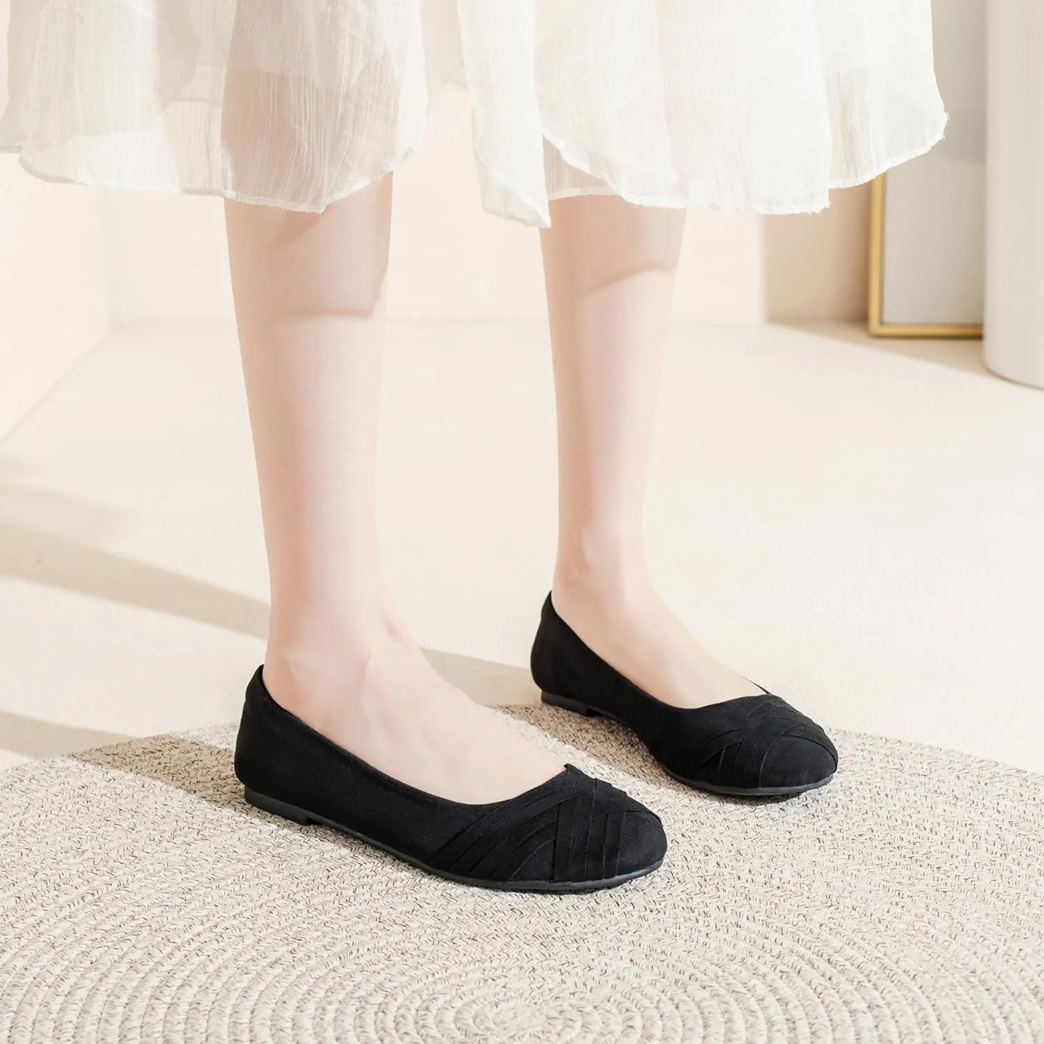 Veittes Women's Wide Width Flat Shoes, Comfortable Casual Round Toe Classy Design Ballet Flats.