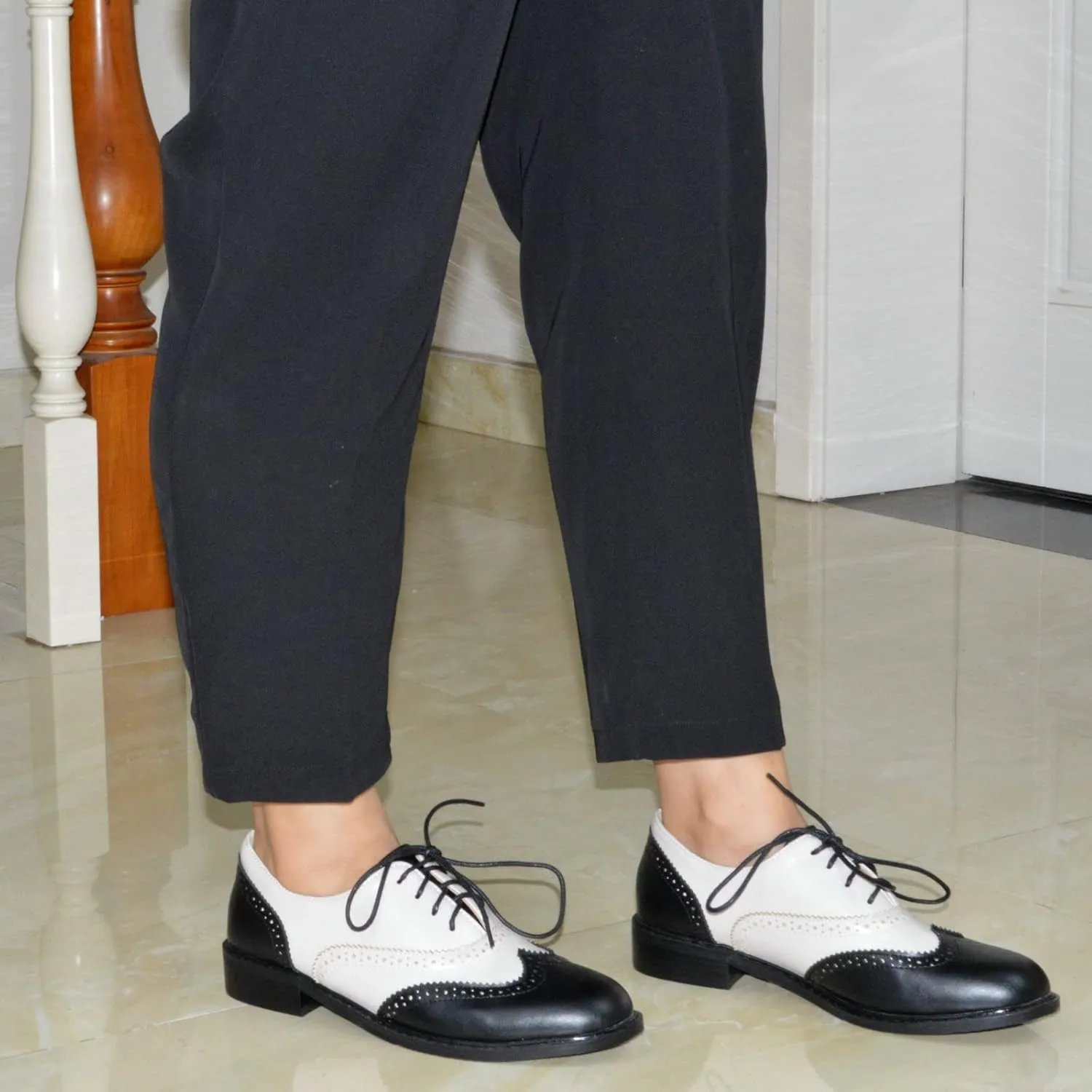 Womens Oxfords Black and White Wingtip Chunky Heeled Patent Leather Vintage Brogue Lace Up Two Tone Saddle Shoes