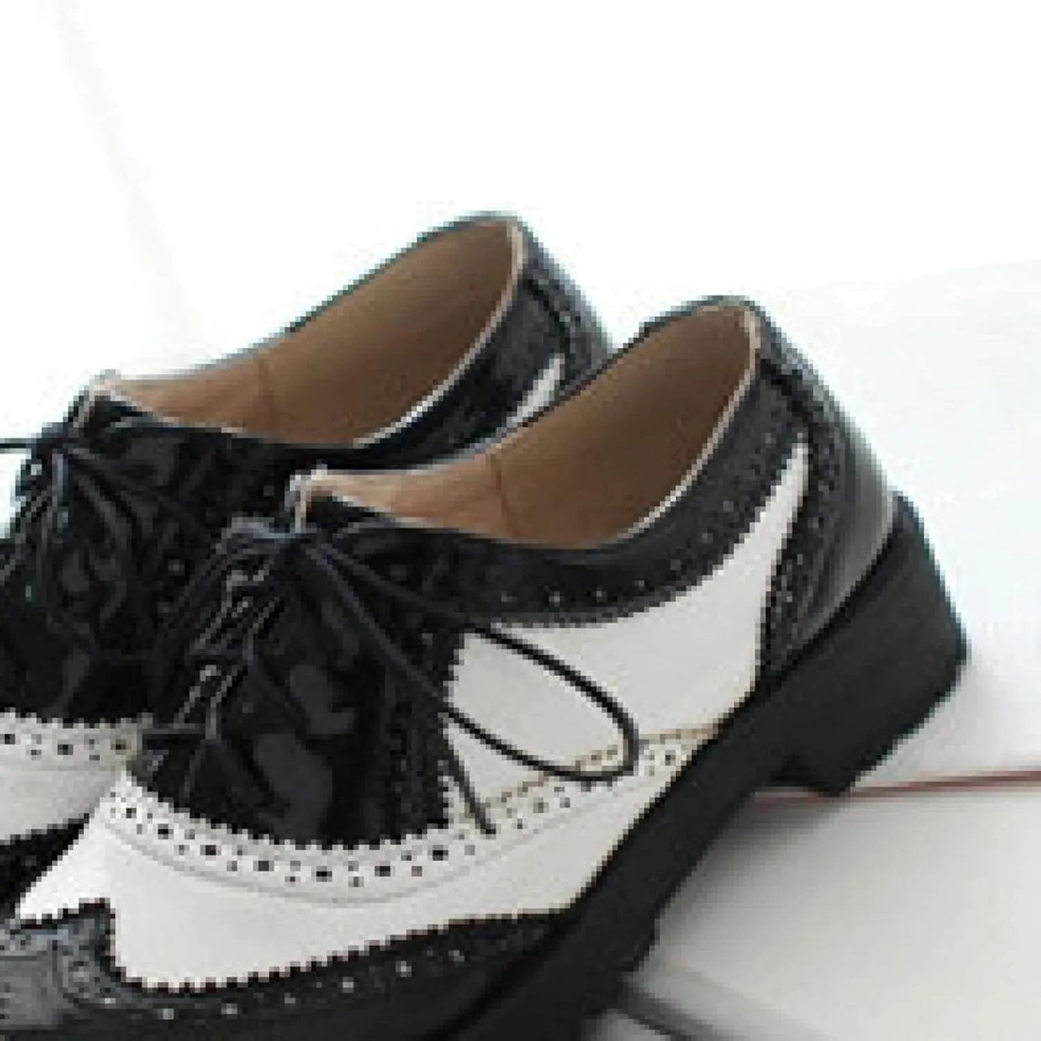 Women's Round Toe Lace up Oxford Shoes Soft Low Heel Loafers with Perforated Wings Brogue Women's Bottom Shoes
