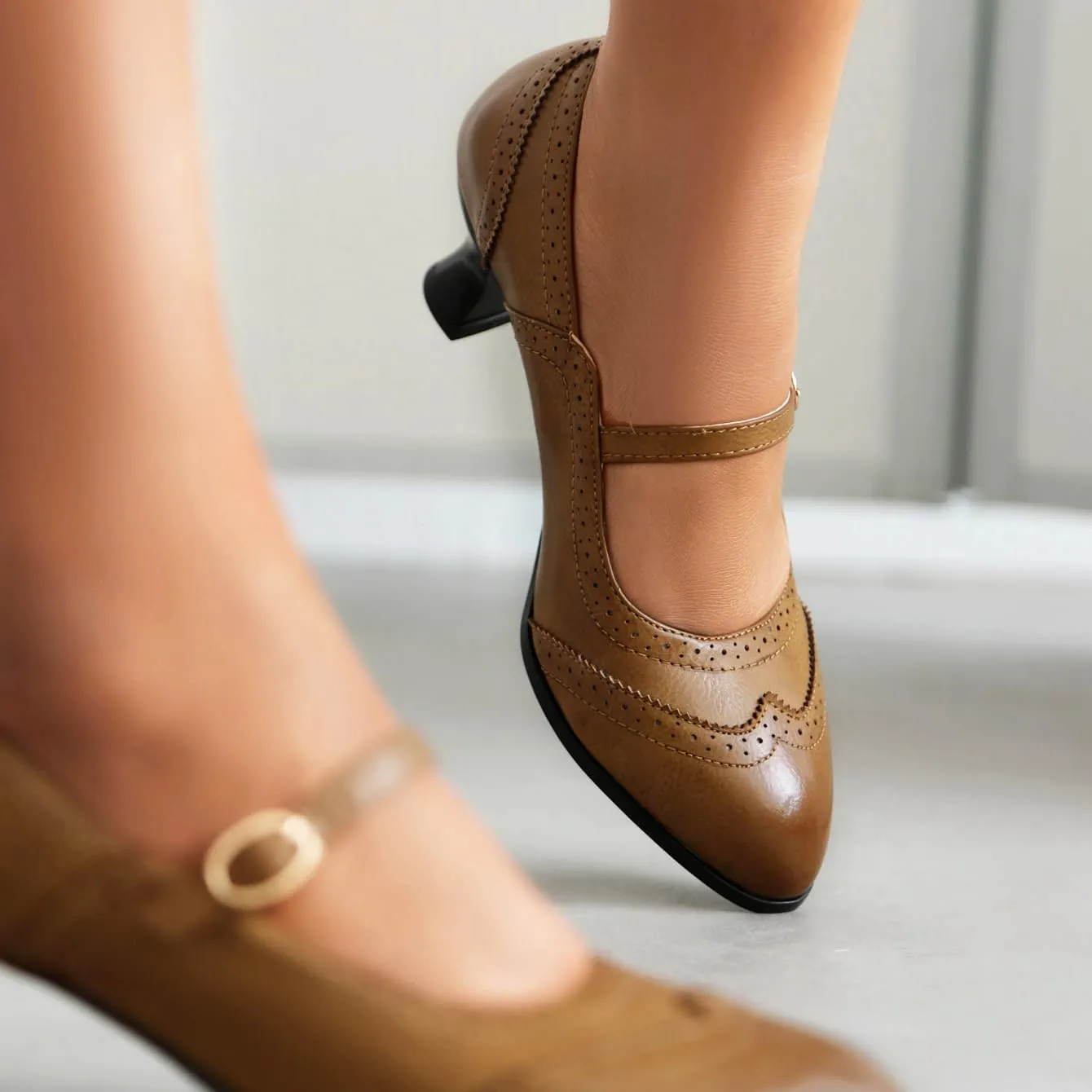 Women's Wingtip Mary Jane Low Kitten Heel Vintage Chunky Heels Ankle Strap Closed Round Toe Pumps Oxford Brogue Work Dress Shoes